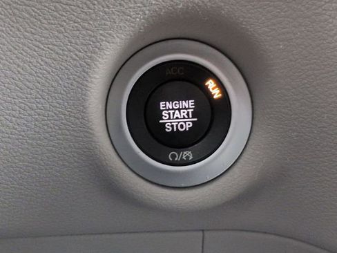 Used 2024 Chrysler Pacifica Touring-L image 20