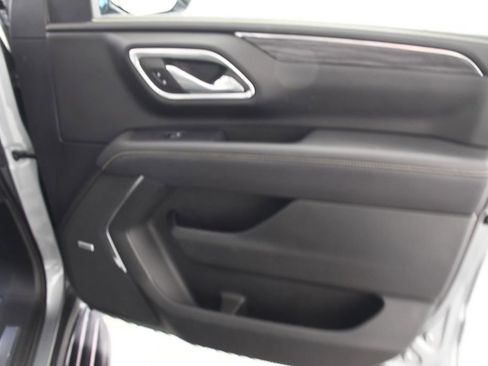 Used 2023 GMC Yukon XL SLT w/ SLT Premium Package image 18