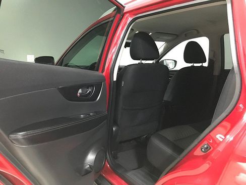 Used 2017 Nissan Rogue SV FWD image 18
