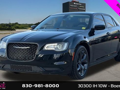 Used 2023 Chrysler 300 Touring w/ Sport Appearance Package RWD image 7