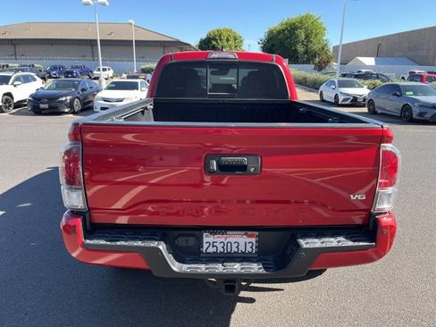 Used 2021 Toyota Tacoma TRD Off-Road w/ TRD Premium Off Road Package AWD/4WD image 6