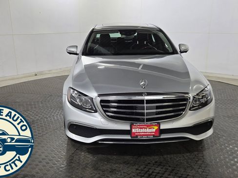 Used 2018 Mercedes-Benz E 300 4MATIC w/ Premium 3 Package (Q03) image 2