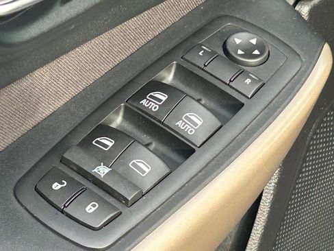 Used 2017 Jeep Cherokee Latitude w/ Comfort/Convenience Group image 29