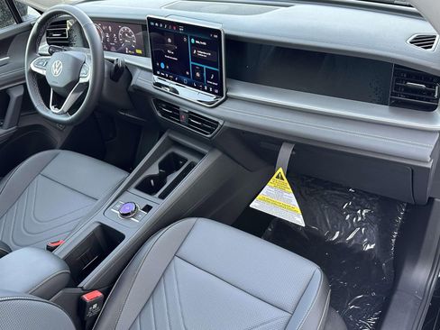 New 2026 Volkswagen Tiguan SE image 12