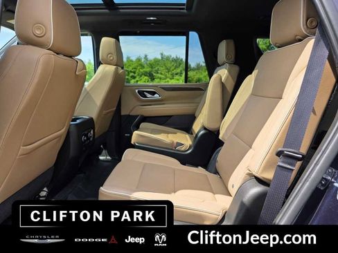 Used 2021 Chevrolet Tahoe Premier w/ Premium Package AWD/4WD image 13