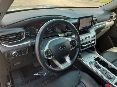 Used 2022 Ford Explorer XLT w/ Equipment Group 202A image 15