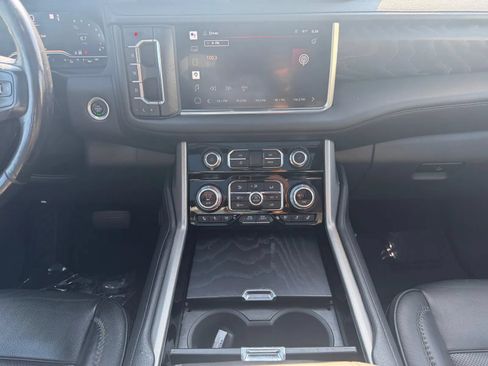 Used 2022 GMC Yukon XL Denali AWD/4WD image 18