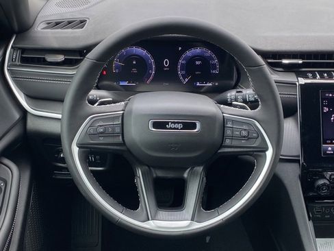 New 2025 Jeep Grand Cherokee L Altitude image 38