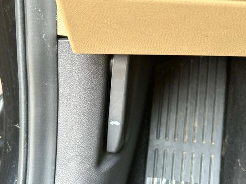 Used 2012 Hyundai Elantra GLS w/ Preferred Pkg 3 image 18