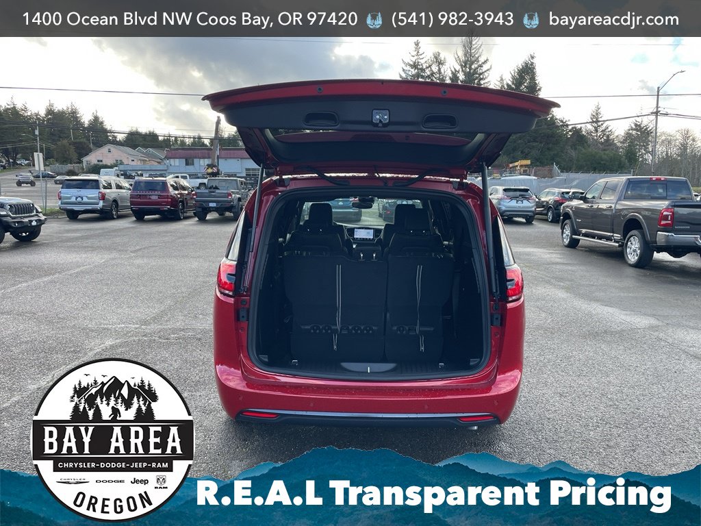 New 2026 Chrysler Pacifica Select w/ S Appearance Package FWD image 7