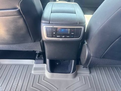 Used 2014 Toyota Highlander XLE AWD/4WD image 10