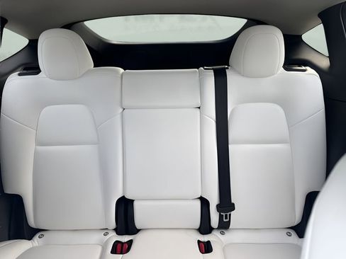 Used 2022 Tesla Model Y Performance image 12