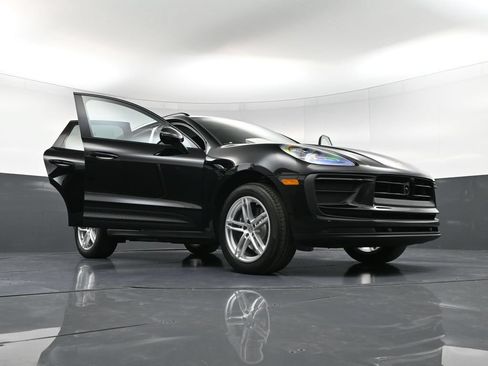 Certified 2026 Porsche Macan AWD/4WD image 38