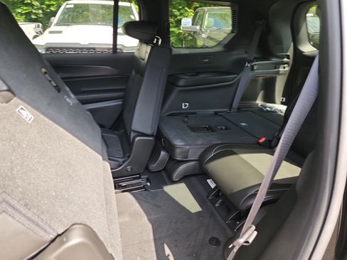 New 2025 Jeep Grand Cherokee L Altitude image 18