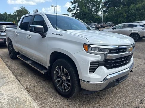 Used 2023 Chevrolet Silverado 1500 LT AWD/4WD image 3
