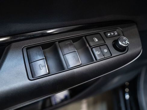 Used 2024 Toyota Venza LE image 20