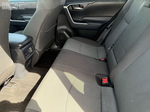 Used 2025 Toyota RAV4 XLE AWD/4WD image 27