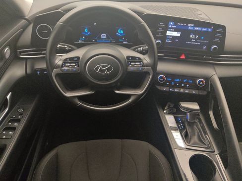 Used 2022 Hyundai Elantra SEL w/ Convenience Package FWD image 22