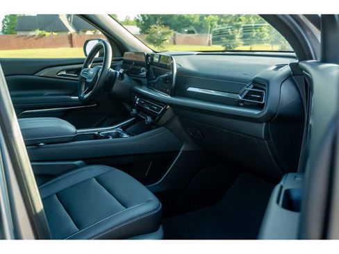 Used 2026 Chevrolet Traverse LT w/ Sun and Wheel Package FWD image 20