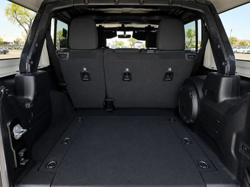 Used 2021 Jeep Wrangler Unlimited Rubicon AWD/4WD image 13