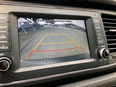 Used 2021 Kia Sedona EX FWD image 27