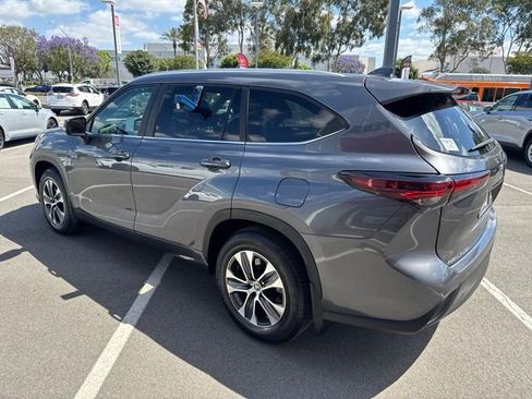 Certified 2024 Toyota Highlander XLE FWD image 16