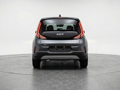 Used 2025 Kia Soul LX w/ LX Technology Package FWD image 7