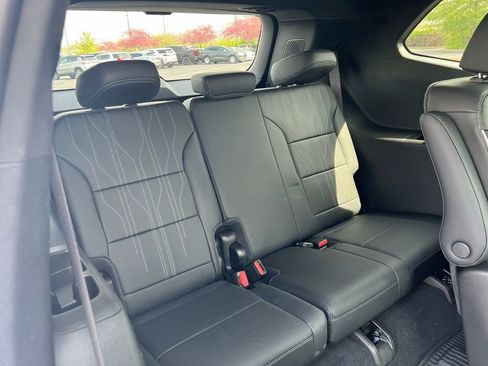 Used 2025 Buick Enclave Avenir w/ Super Cruise Package image 12