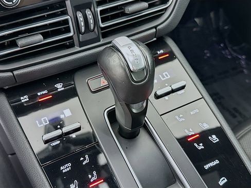 Certified 2023 Porsche Macan AWD/4WD image 19