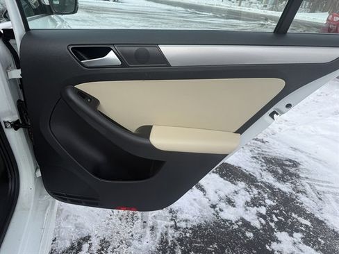 Used 2017 Volkswagen Jetta SE FWD image 36