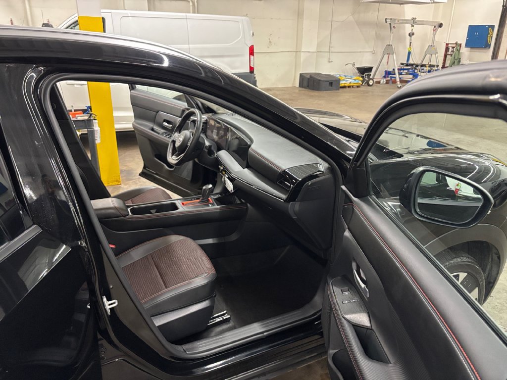 Used 2025 Nissan Kicks SR AWD/4WD image 19