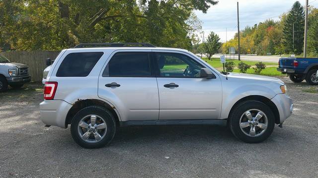 Used 2011 Ford Escape XLT w/ Convenience Group AWD/4WD image 3