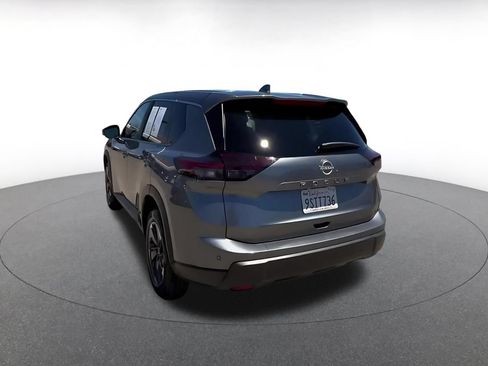 Used 2025 Nissan Rogue SV FWD image 10