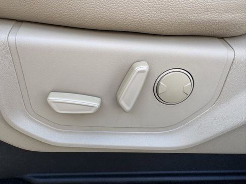 Used 2021 Ford F250 Lariat w/ Lariat Value Package image 19