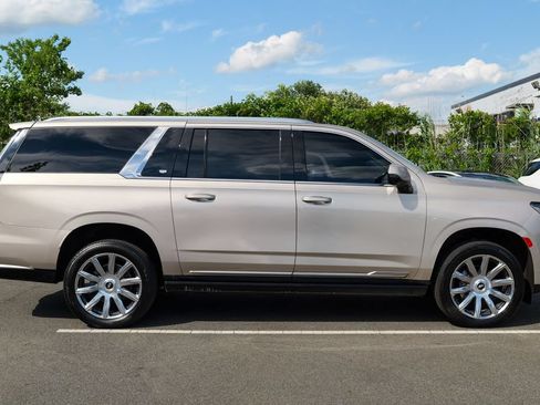 Used 2024 Cadillac Escalade ESV Premium Luxury Platinum AWD/4WD image 8