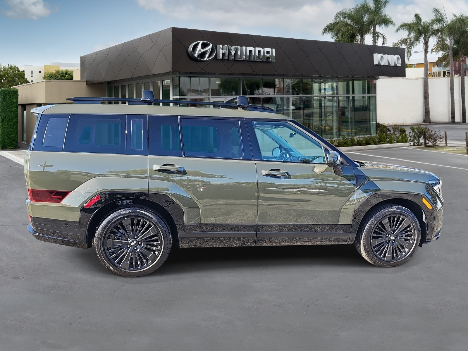 Certified 2025 Hyundai Santa Fe Calligraphy AWD/4WD image 2