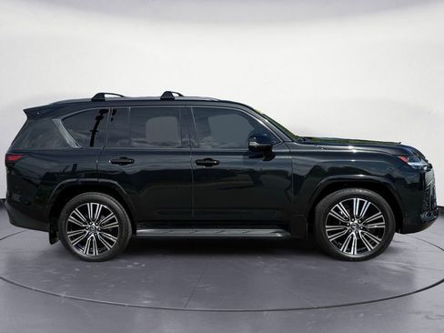 Used 2024 Lexus LX 600 4WD w/ Luxury Package image 8