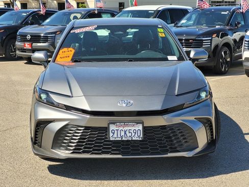 Used 2025 Toyota Camry SE w/ Convenience Package FWD image 3