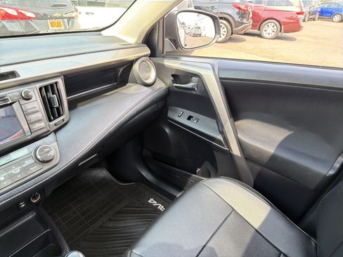 Used 2014 Toyota RAV4 XLE AWD/4WD image 25