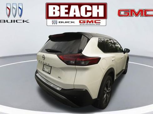 Used 2023 Nissan Rogue SL FWD image 3