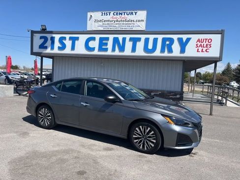 Used 2025 Nissan Altima 2.5 SV FWD image 1