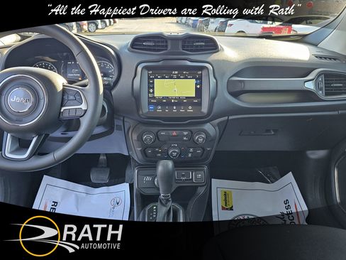 Used 2023 Jeep Renegade Latitude image 10