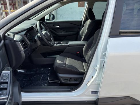 Used 2026 Nissan Rogue SV FWD image 28