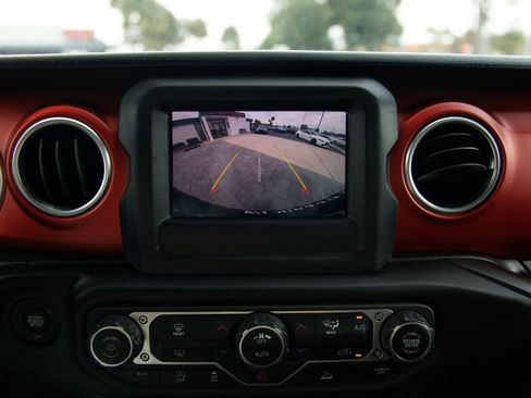 Used 2021 Jeep Wrangler Rubicon AWD/4WD image 30