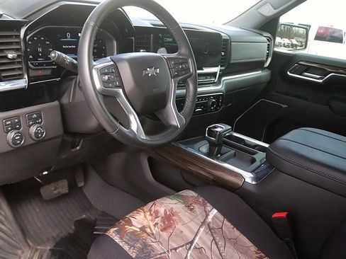 Used 2023 Chevrolet Silverado 1500 LT Trail Boss image 16