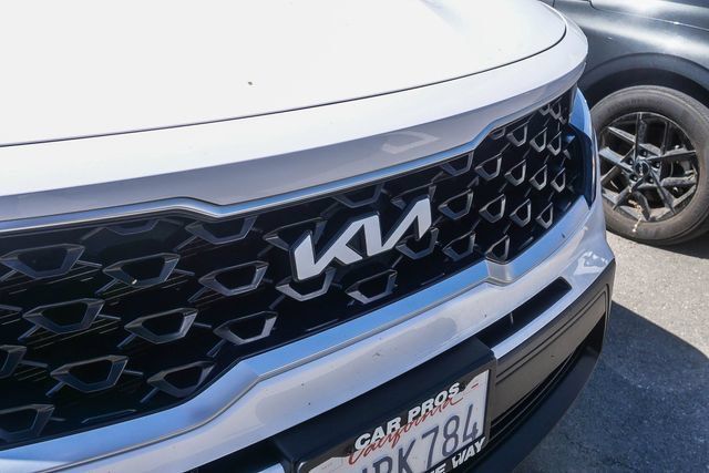Certified 2023 Kia Sorento LX FWD image 4