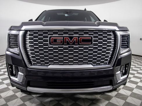 Used 2024 GMC Yukon XL Denali w/ Advanced Technology Package AWD/4WD image 3