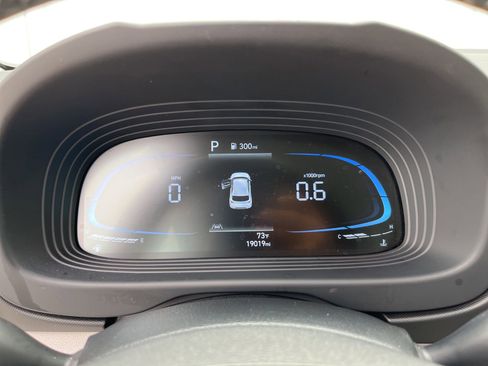 Used 2025 Hyundai Venue SEL FWD image 21
