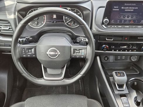 Used 2025 Nissan Rogue SV image 9