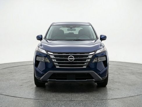 Used 2025 Nissan Rogue SV FWD image 2